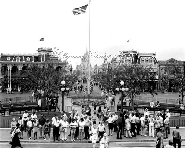 Disneyland-1955-(1).gif