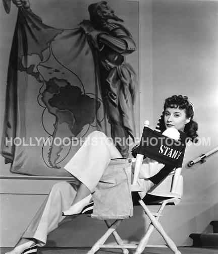 Barbara-Stanwyck.gif