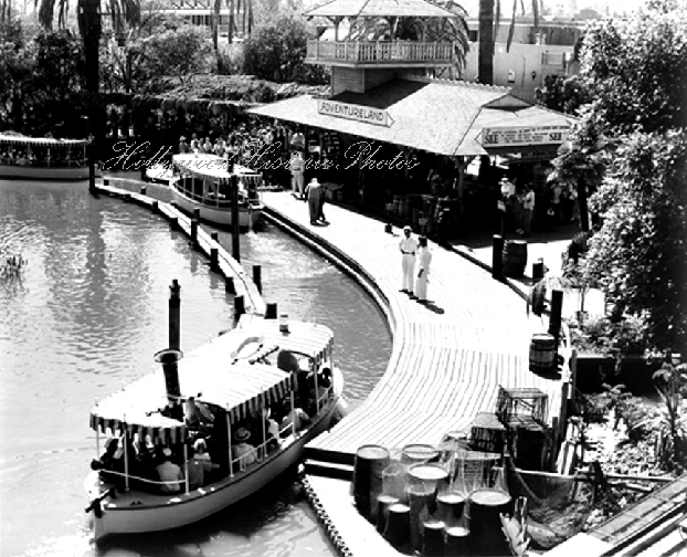 Disneyland-Adventureland-Ri.gif