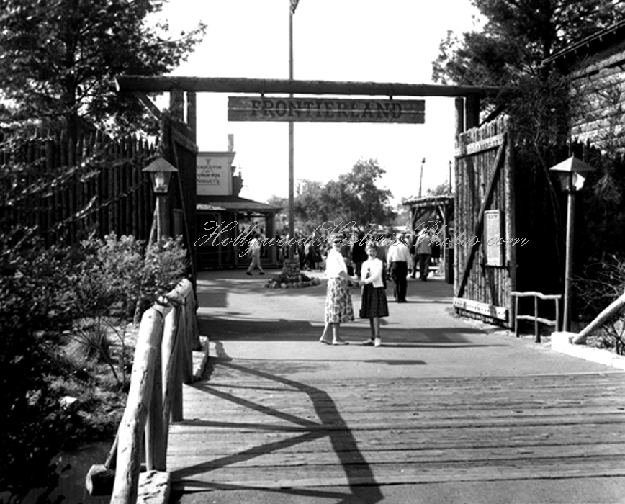 Disneyland-Frontierland-195.gif