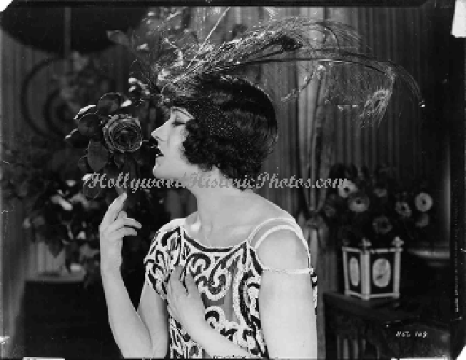 Gloria-Swanson-2.gif