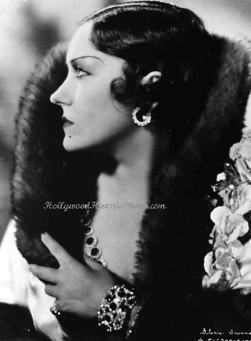 Gloria-Swanson-3.gif