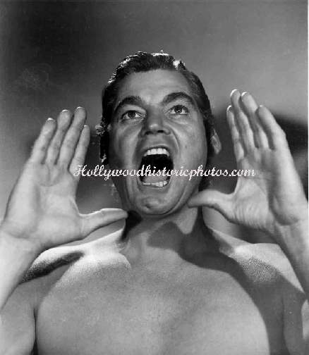 Tarzan-Johnny-Weissmuller-3.gif